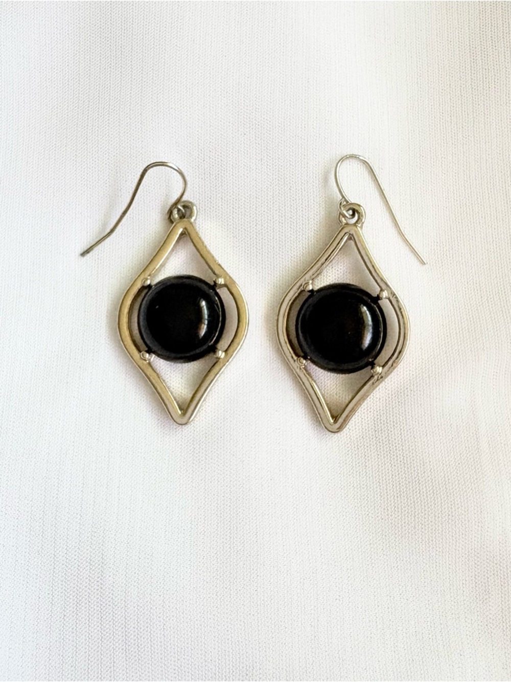 Gold tone onyx dangle earrings